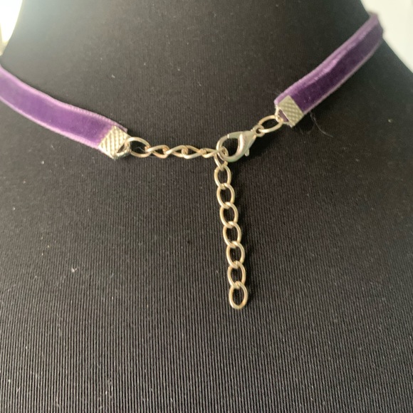 Necklace Star purple velvet choker - Picture 3 of 6